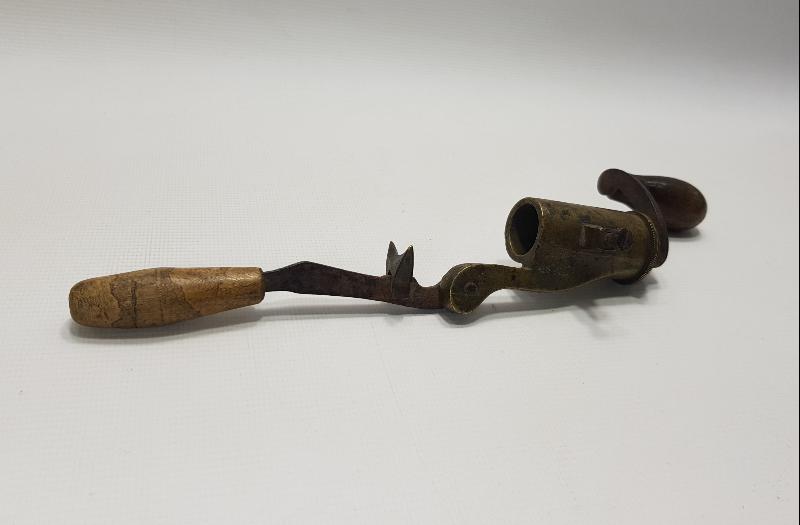 OSMANLIDA AVCILIK; FİŞEK SIKIŞTIRMA ALETİ 