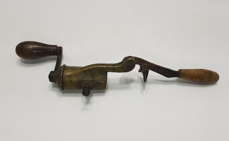 OSMANLIDA AVCILIK; FİŞEK SIKIŞTIRMA ALETİ 