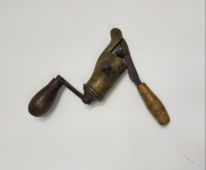 OSMANLIDA AVCILIK; FİŞEK SIKIŞTIRMA ALETİ 