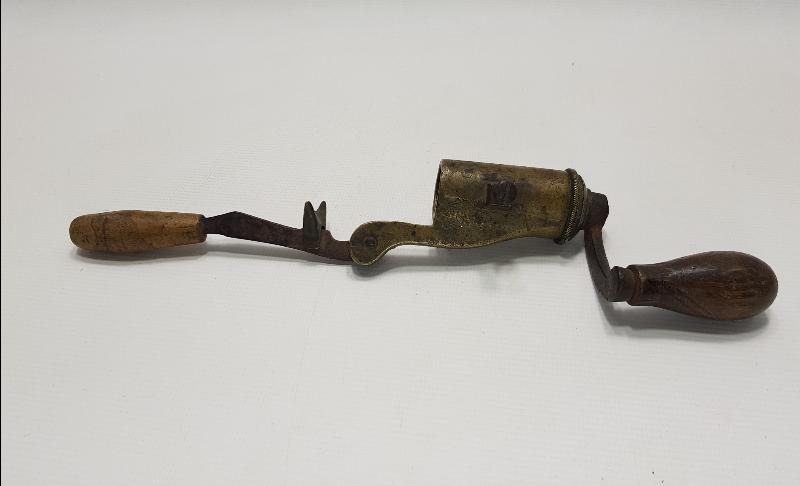 OSMANLIDA AVCILIK; FİŞEK SIKIŞTIRMA ALETİ 