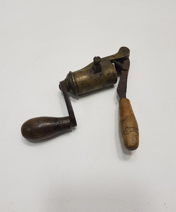 OSMANLIDA AVCILIK; FİŞEK SIKIŞTIRMA ALETİ 