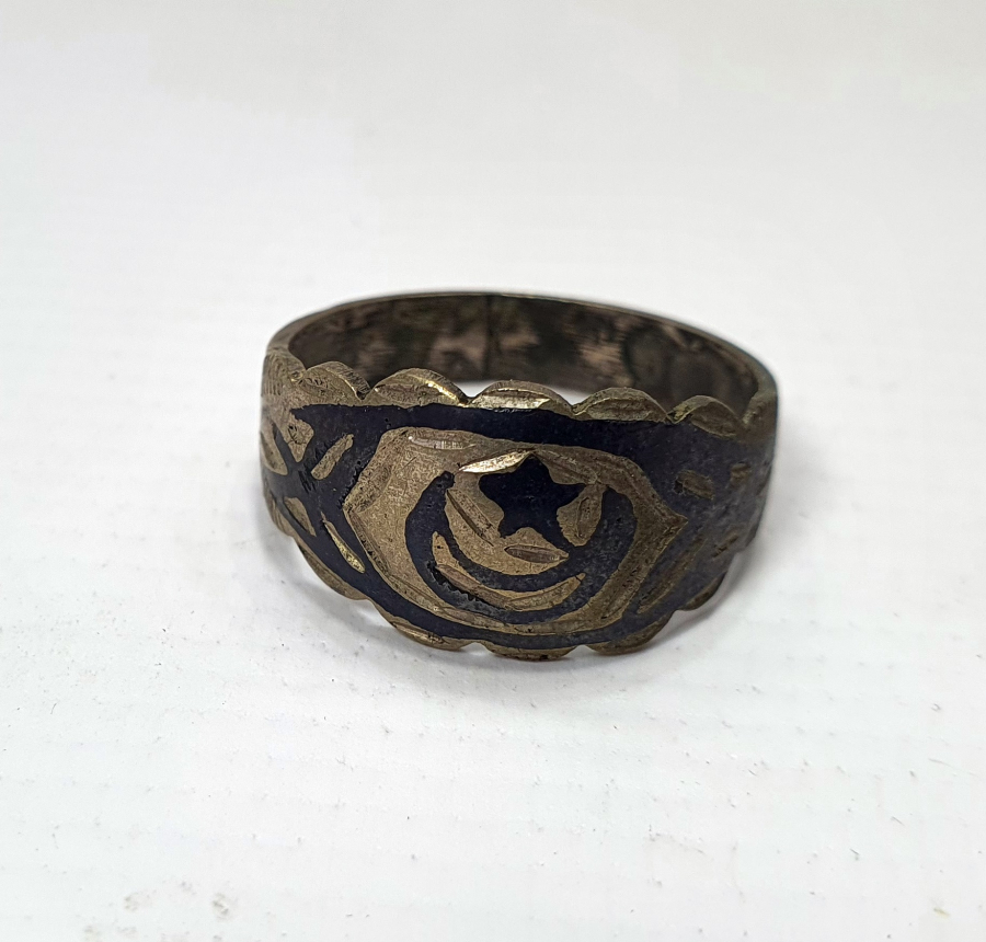 ÜZERİ AY YILDIZLI SAVAT İŞÇİLİKLİ OSMANLI DÖNEMİ YÜZÜK