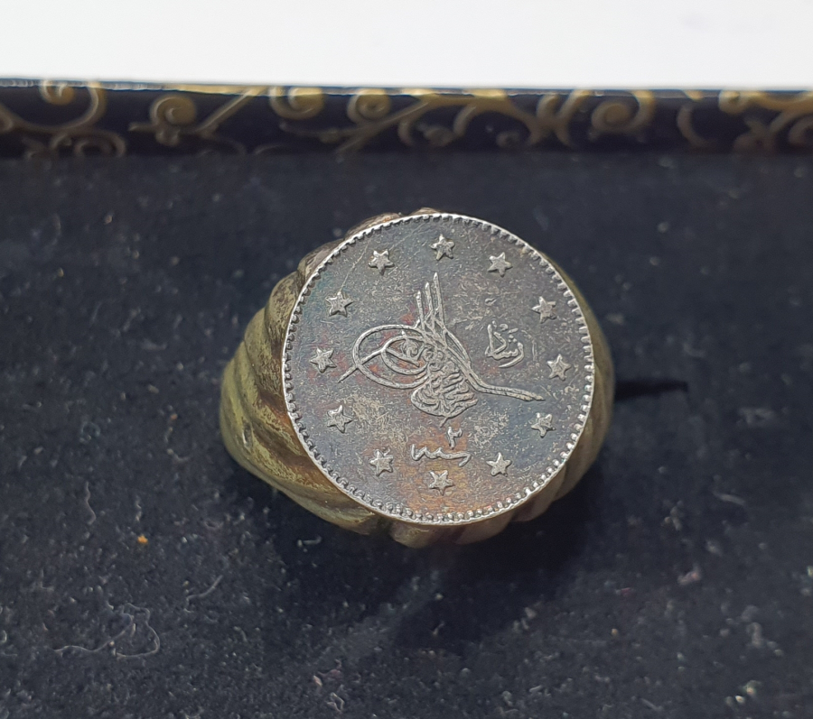 ÜZERİNDE OSMANLI PARASI BULUNAN GÜMÜŞ YÜZÜK