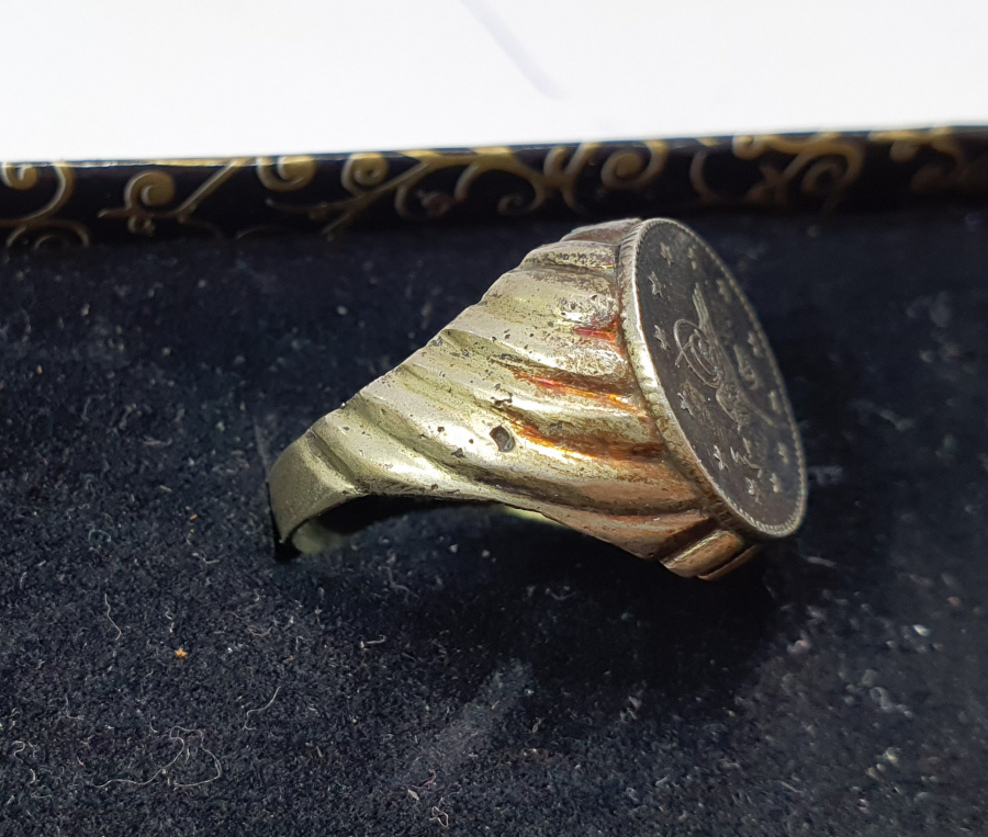 ÜZERİNDE OSMANLI PARASI BULUNAN GÜMÜŞ YÜZÜK