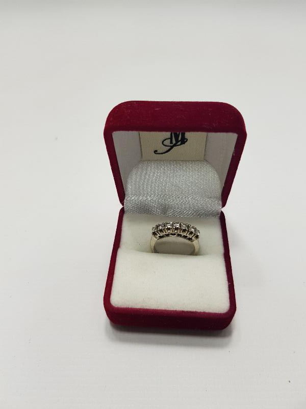 YEDİ TAŞ PIRLANTA YÜZÜK 