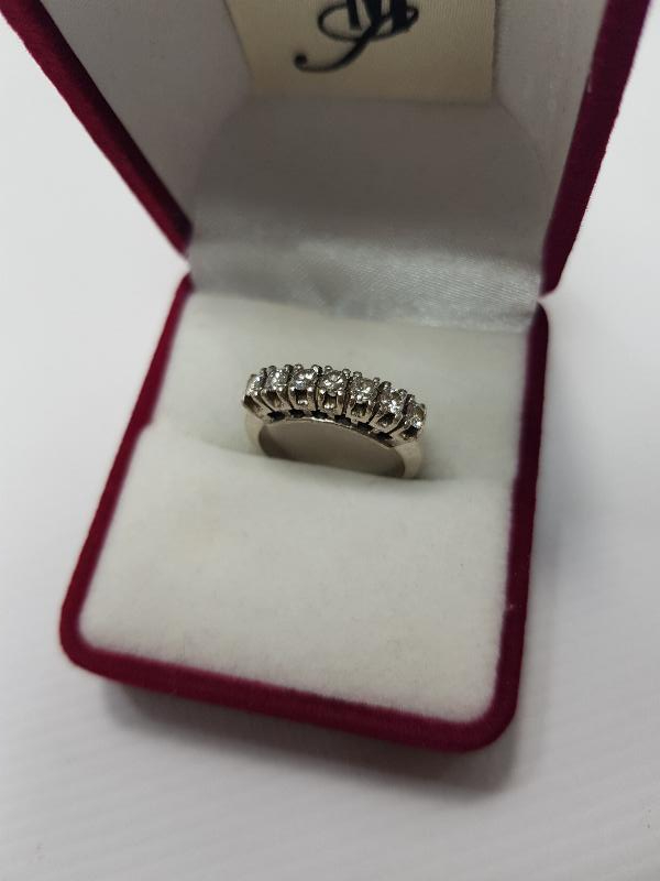 YEDİ TAŞ PIRLANTA YÜZÜK 