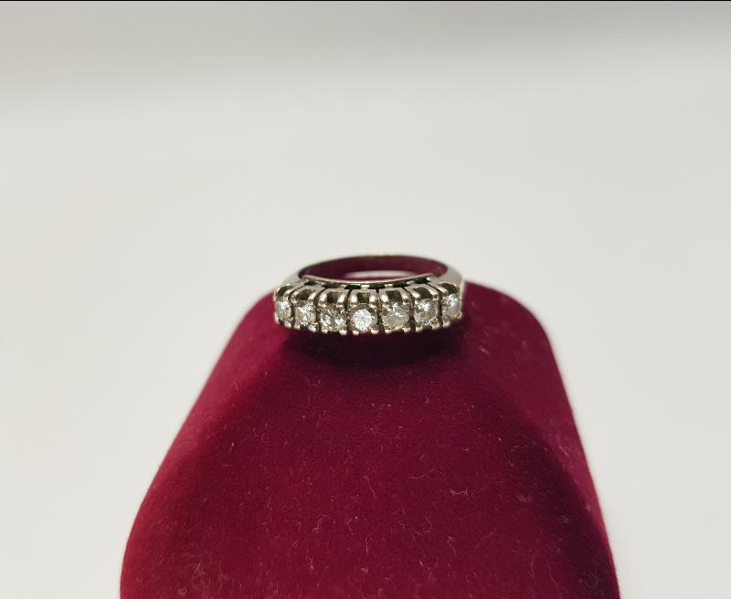 YEDİ TAŞ PIRLANTA YÜZÜK 