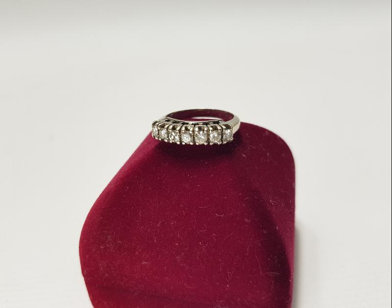 YEDİ TAŞ PIRLANTA YÜZÜK 