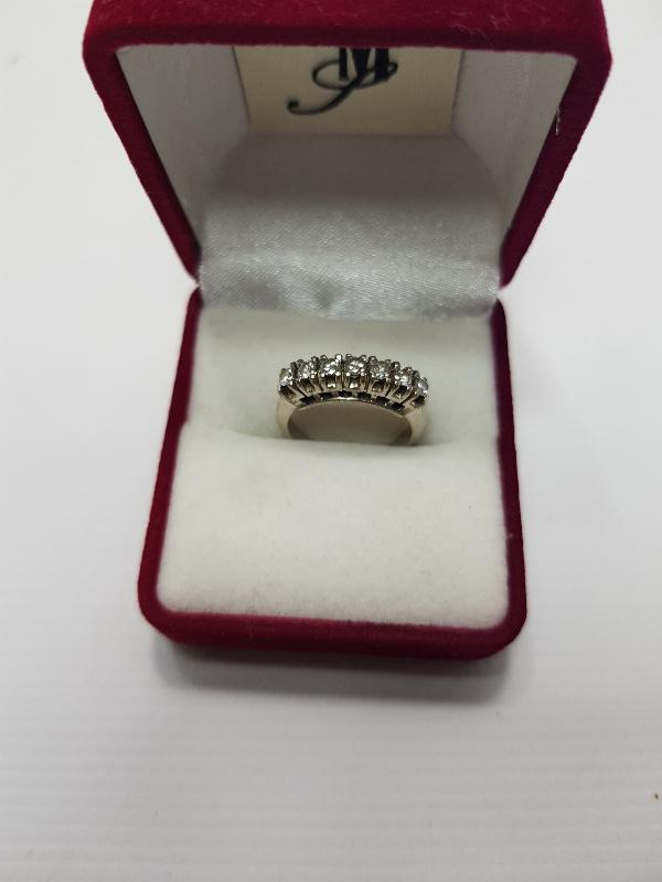 YEDİ TAŞ PIRLANTA YÜZÜK 