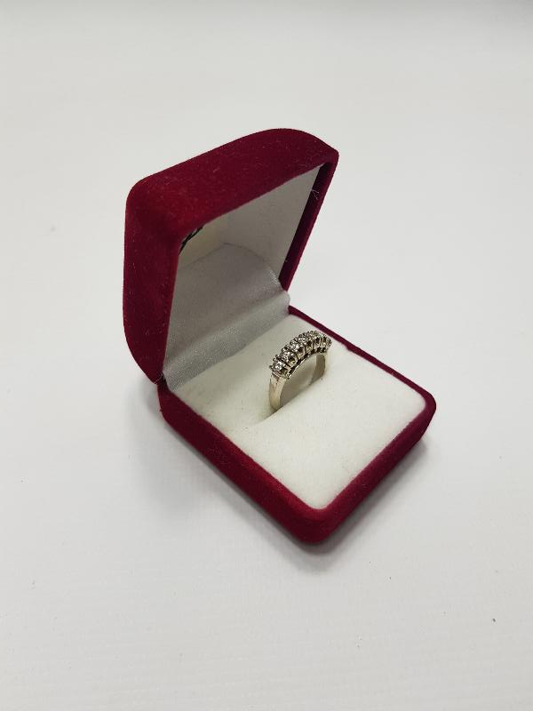 YEDİ TAŞ PIRLANTA YÜZÜK 