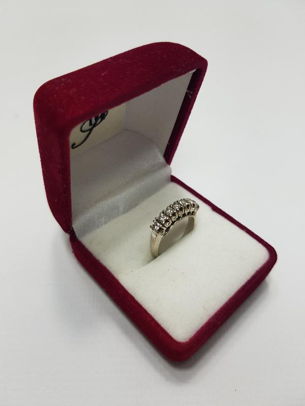 YEDİ TAŞ PIRLANTA YÜZÜK 