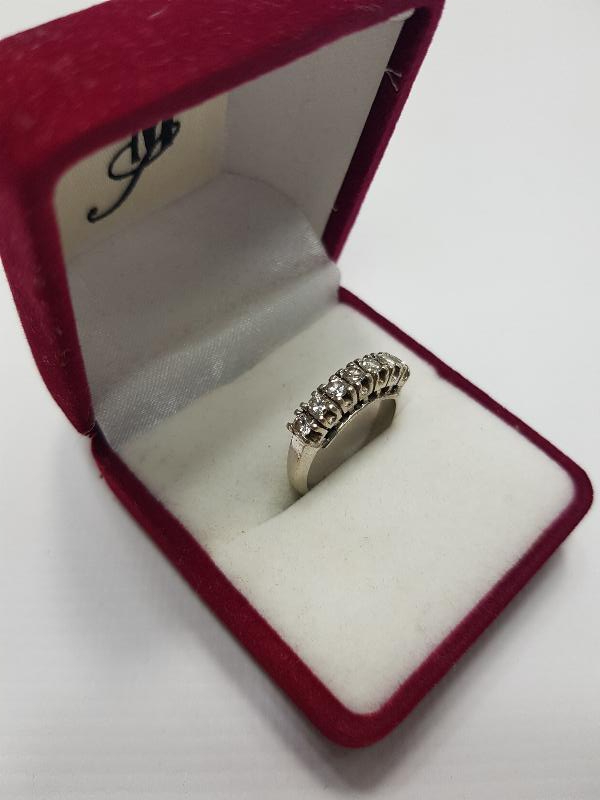 YEDİ TAŞ PIRLANTA YÜZÜK 