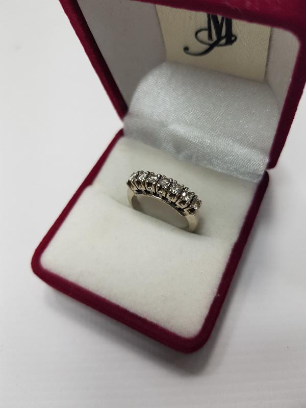 YEDİ TAŞ PIRLANTA YÜZÜK 