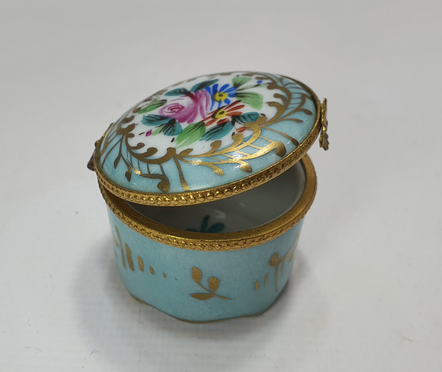 1900 BAŞLARI ÜZERİ EL BOYAMA LİMOGESS KUTU