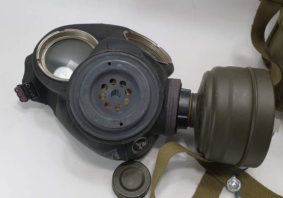 ORJİNAL KUTUSUNDA ANTİKA GAZ MASKESİ