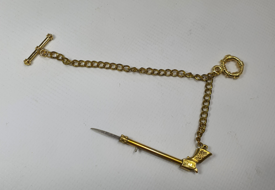 SALLAMASINDA BIÇAK OLAN CEP SAATİ KÖSTEĞİ