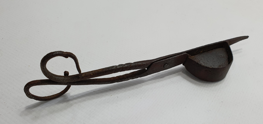 1800 BAŞLARI EL DÖVME DEMİRDEN MAMUL MUM MAKASI