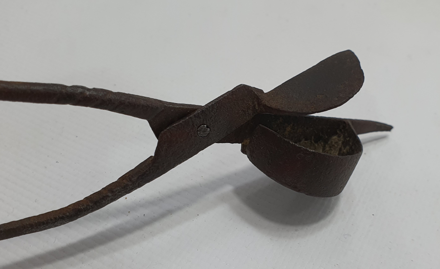 1800 BAŞLARI EL DÖVME DEMİRDEN MAMUL MUM MAKASI