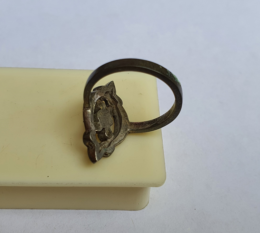 ÜZERİ YAKUT VE ELMAS TAŞLARLA SÜSLÜ ÖZEL YAPIM YÜZÜK