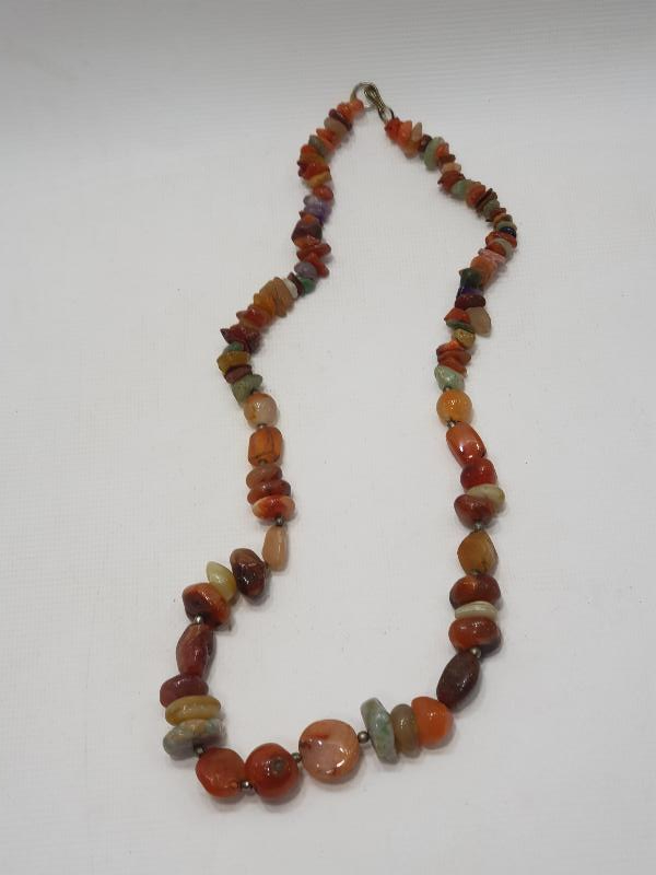 AKİK TAŞLARLA SÜSLÜ GERDANLIK 