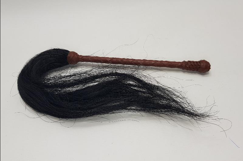 DERİ VE AT KILINDAN YAPILMIŞ TOZ FIRÇASI