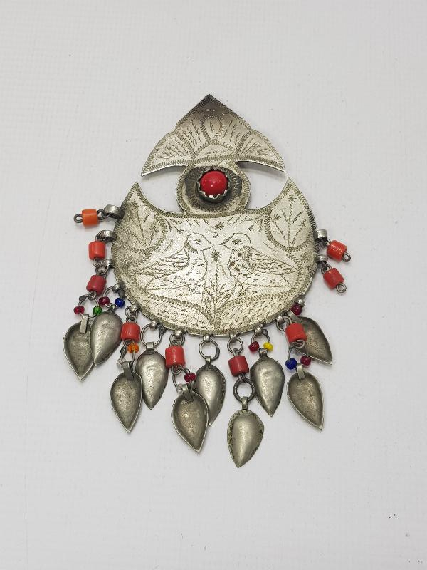 OSMANLI DÖNEMİ KALEM İŞİ KUŞ DESENLİ MERCAN TAŞLI GÜMÜŞ KOLYE UCU 