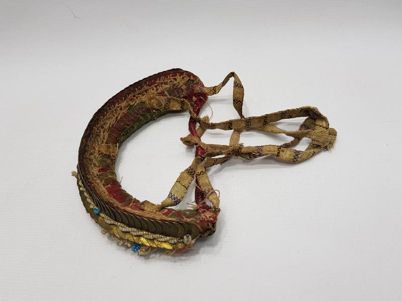 OSMANLI DÖNEMİ OPAL BONCUK VE PENEZLERLE SÜSLÜ KADIN BAŞLIĞI