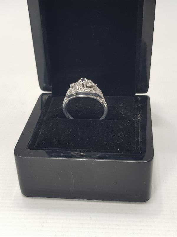 SAFİR TAŞLI PIRLANTA YÜZÜK  