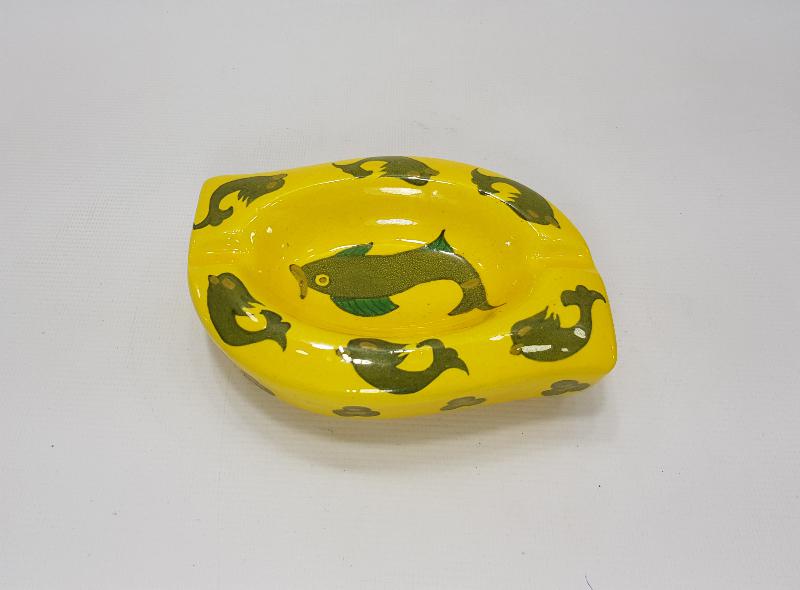 SITKI OLÇAR İMZALI BALIK DESENLERİYLE SÜSLÜ SERAMİK KÜL TABLASI