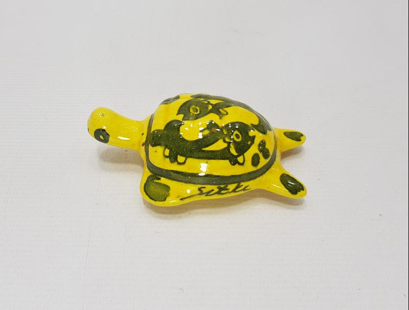 SITKI OLÇAR İMZALI KÜTAHYA SERAMİK SARI KAPLUMBAĞA BİBLOSU