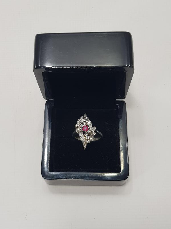 YAKUT VE PIRLANTA TAŞLARLA SÜSLÜ YÜZÜK 