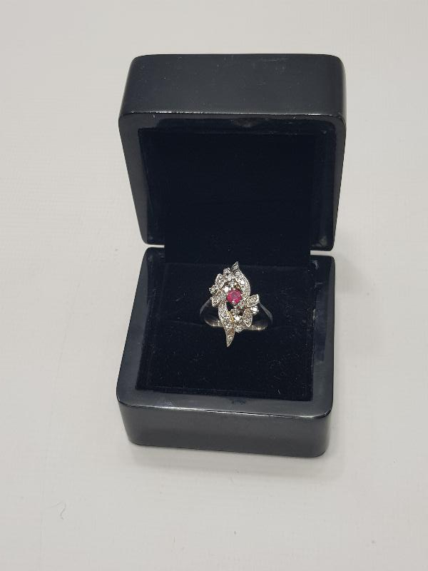 YAKUT VE PIRLANTA TAŞLARLA SÜSLÜ YÜZÜK 