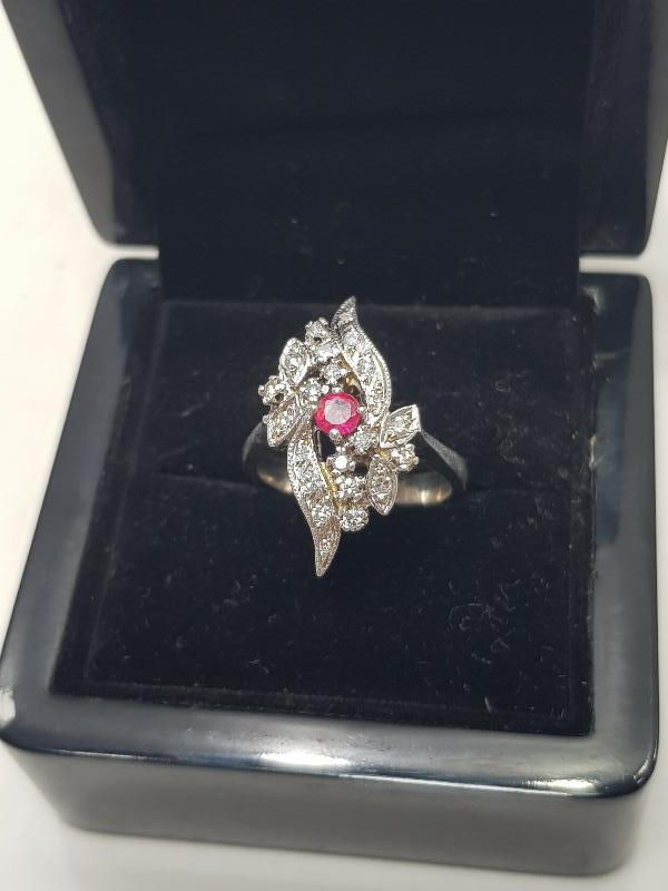 YAKUT VE PIRLANTA TAŞLARLA SÜSLÜ YÜZÜK 