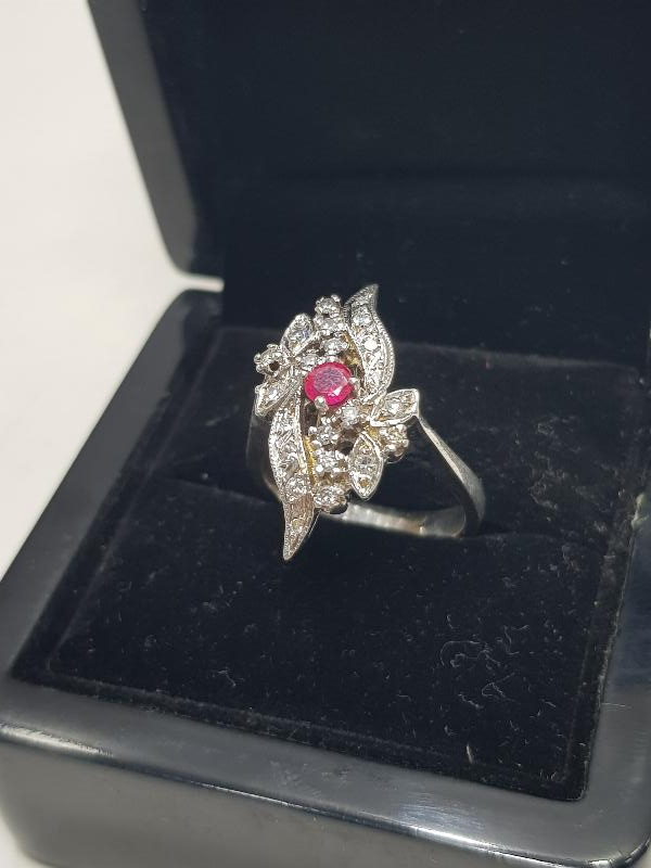 YAKUT VE PIRLANTA TAŞLARLA SÜSLÜ YÜZÜK 