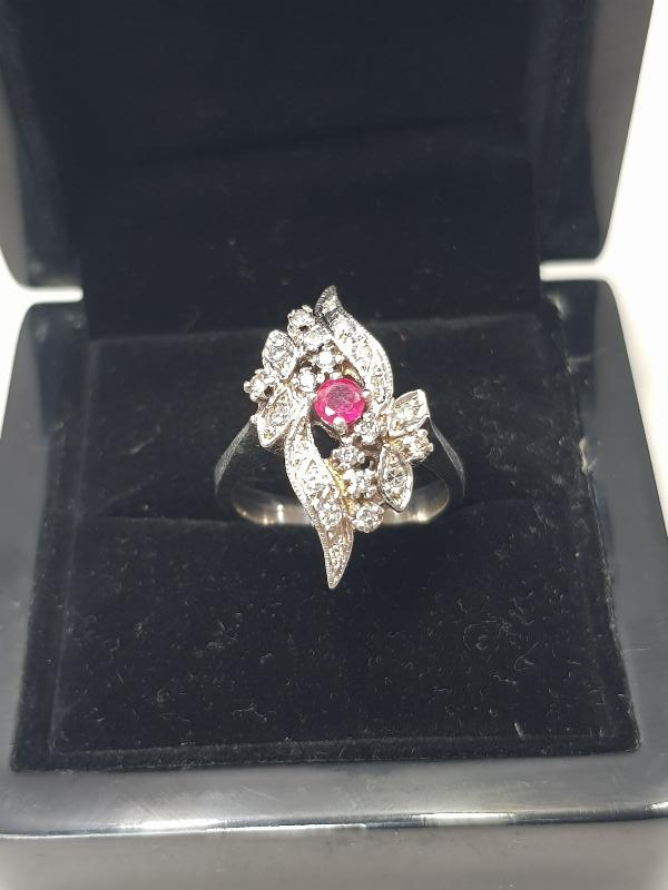 YAKUT VE PIRLANTA TAŞLARLA SÜSLÜ YÜZÜK 