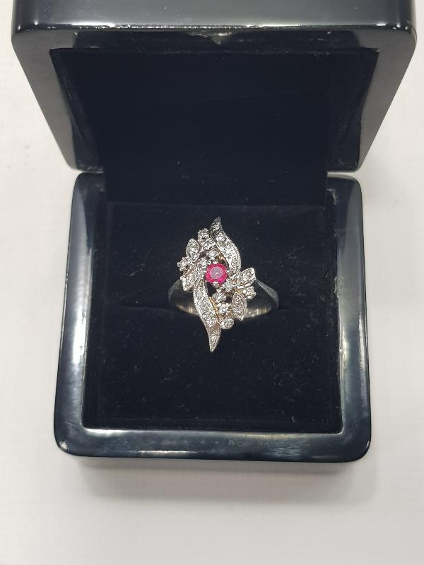 YAKUT VE PIRLANTA TAŞLARLA SÜSLÜ YÜZÜK 