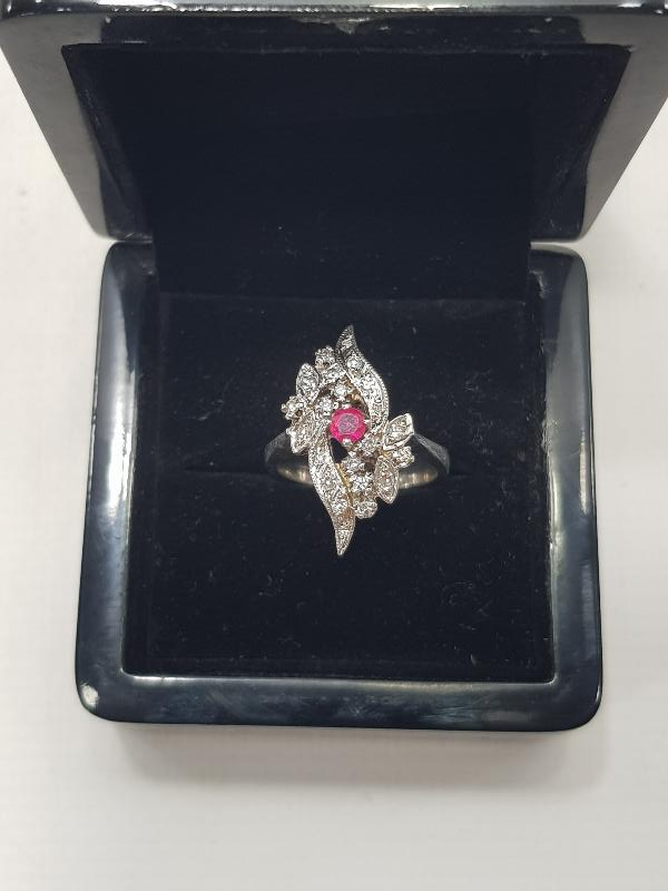 YAKUT VE PIRLANTA TAŞLARLA SÜSLÜ YÜZÜK 