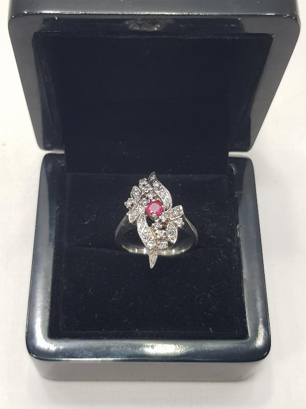 YAKUT VE PIRLANTA TAŞLARLA SÜSLÜ YÜZÜK 