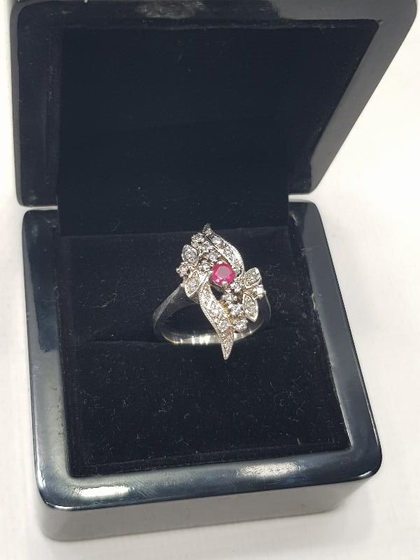 YAKUT VE PIRLANTA TAŞLARLA SÜSLÜ YÜZÜK 