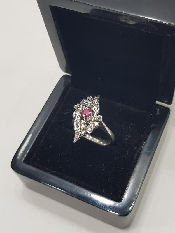 YAKUT VE PIRLANTA TAŞLARLA SÜSLÜ YÜZÜK 