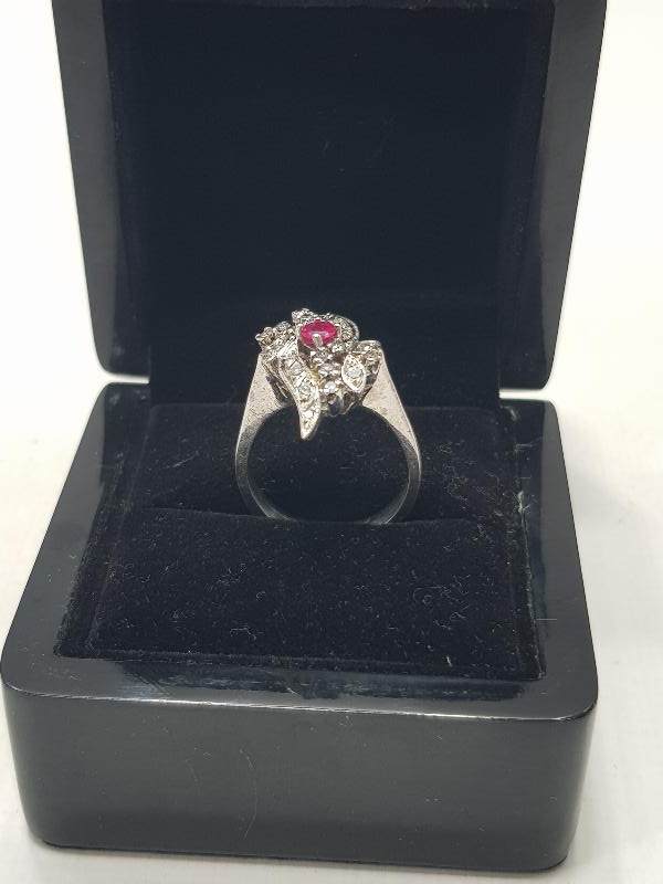 YAKUT VE PIRLANTA TAŞLARLA SÜSLÜ YÜZÜK 