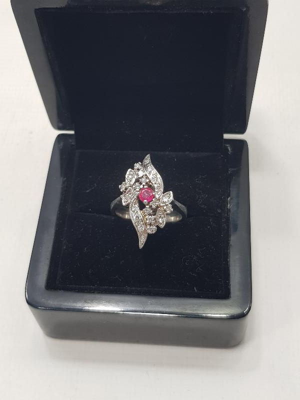 YAKUT VE PIRLANTA TAŞLARLA SÜSLÜ YÜZÜK 