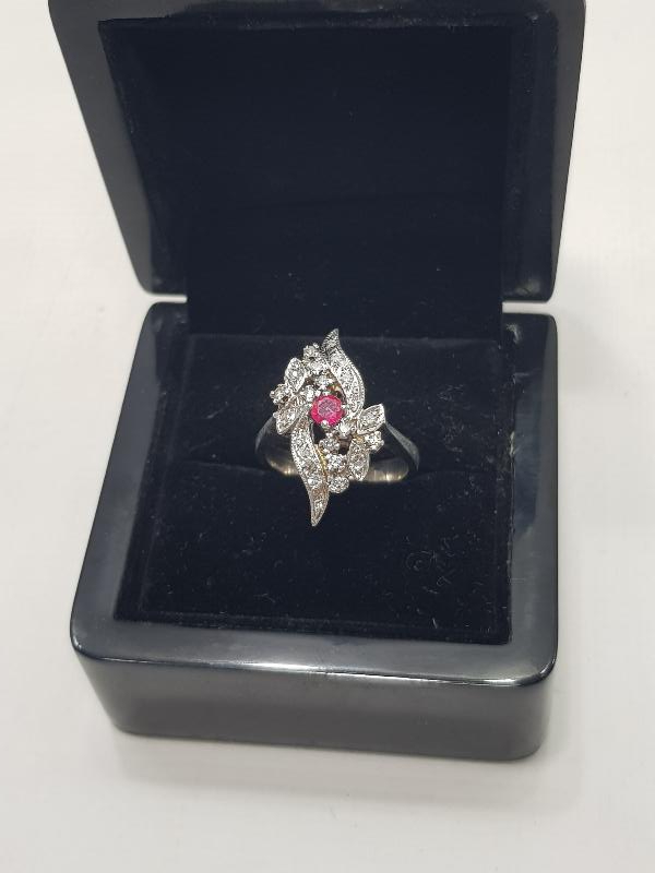 YAKUT VE PIRLANTA TAŞLARLA SÜSLÜ YÜZÜK 