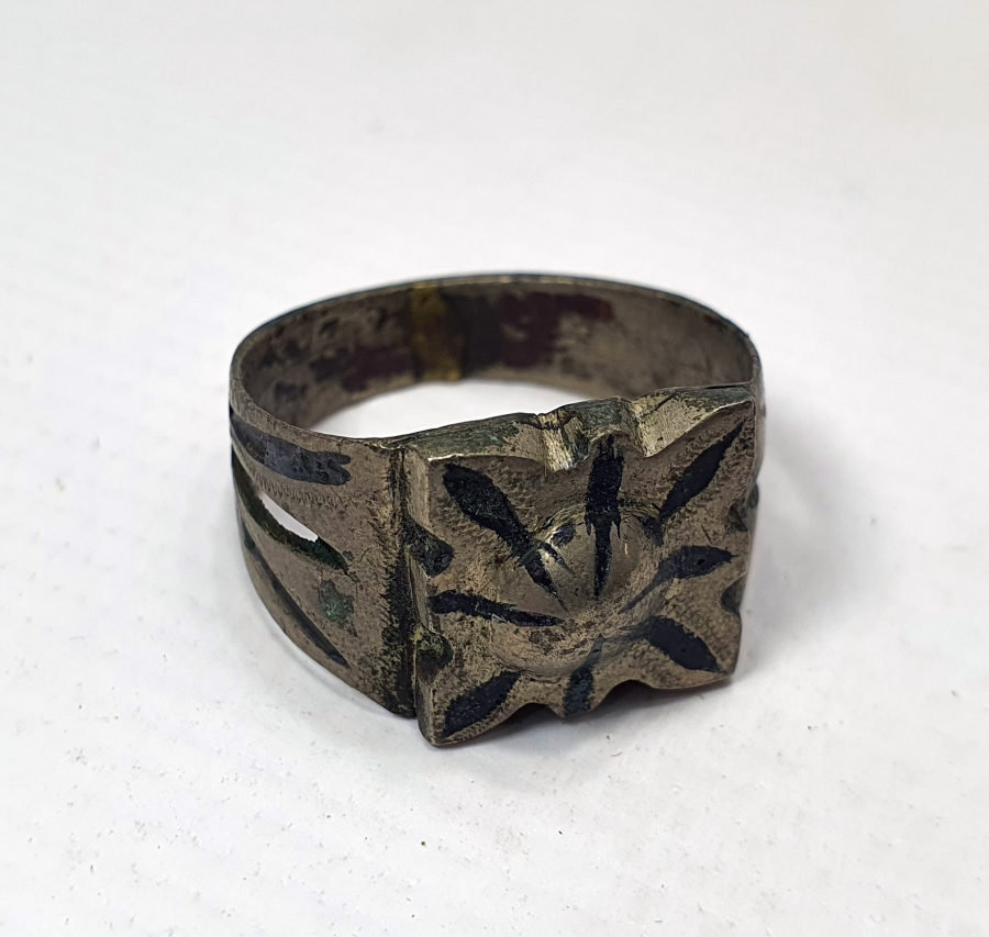 1800 BAŞLARI SAVAT İŞÇİLİKLİ AİLE TASFİRLİ ÇERKES İŞİ GÜMÜŞ YÜZÜK