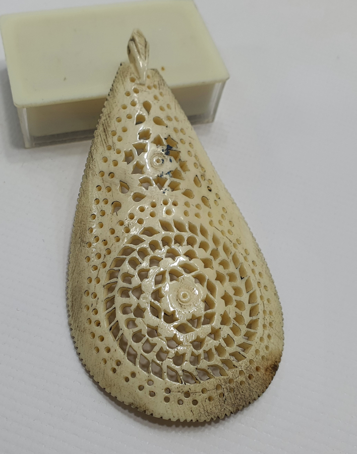 OSMANLI DÖNEMİ ÜZERİ MÜHRÜ SÜLEYMAN MOTİFLİ BÜYÜK BOY KEMİK KOLYE