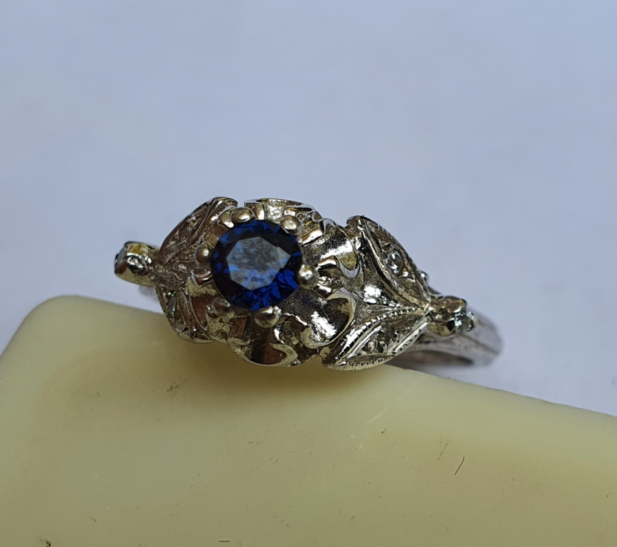 SAFİR VE PIRLANTA TAŞLI ANTİKA YÜZÜK