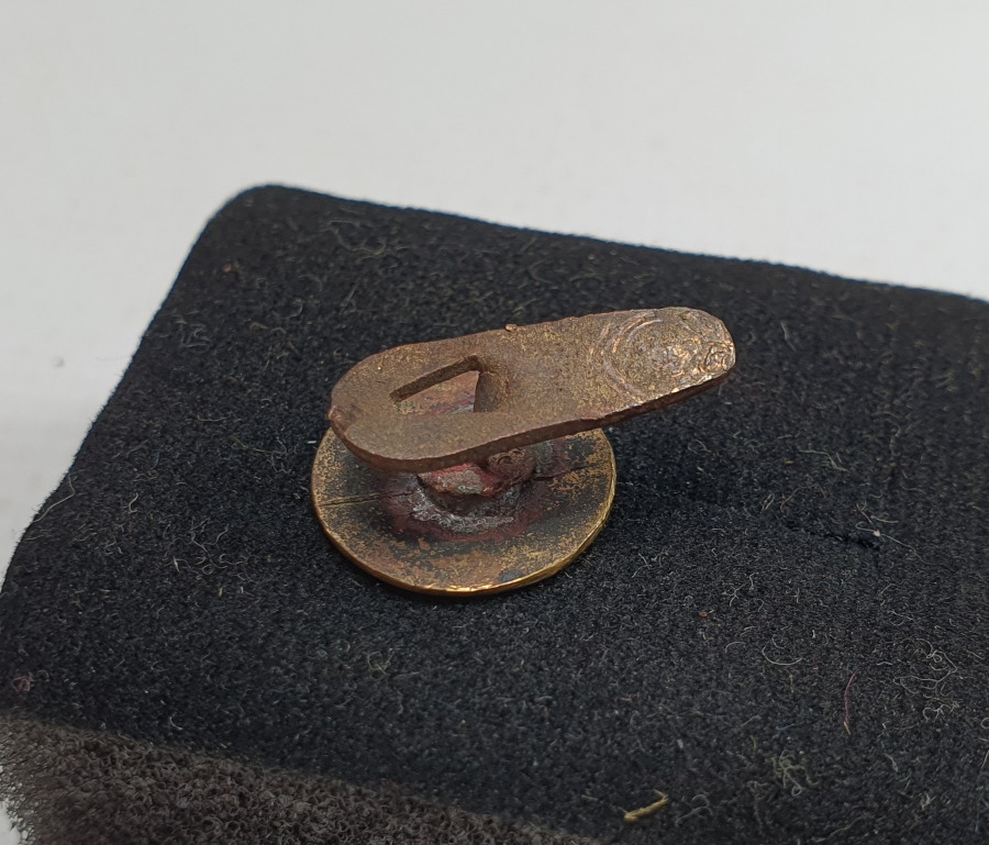 ÜZERİNDE OSMANLICA ROZET VE OSMANLICA YAZI BULUNAN ATATÜRK ROZET