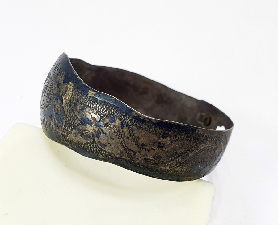 ÜZERİNDE OSMANLICA YADİGAR YAZILI GÜMÜŞ BİLEKLİK