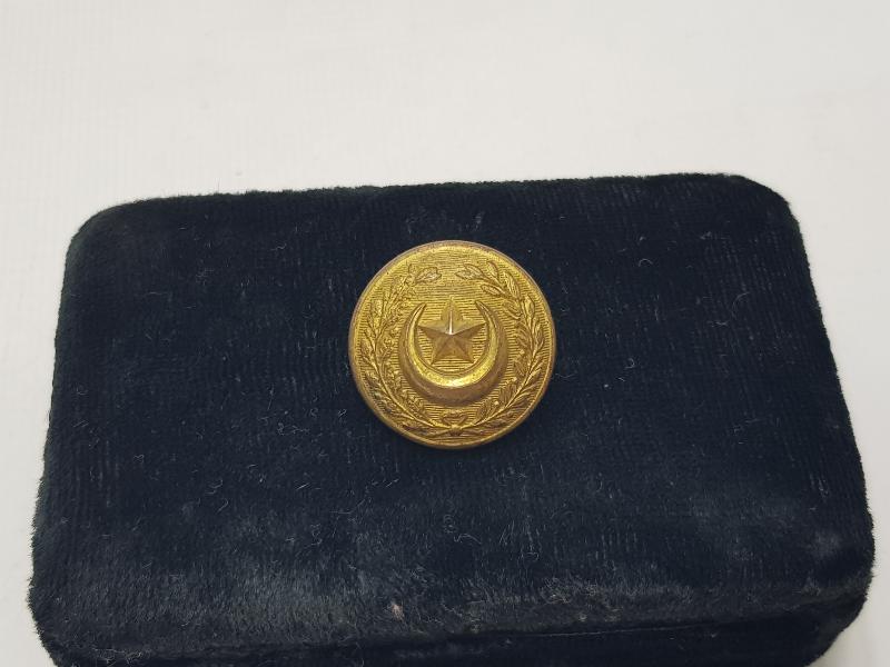 1. DÜNYA SAVAŞI DÖNEMİ OSMANLICA YAZILI NADİR FORMDA SUBAY DÜĞMESİ 