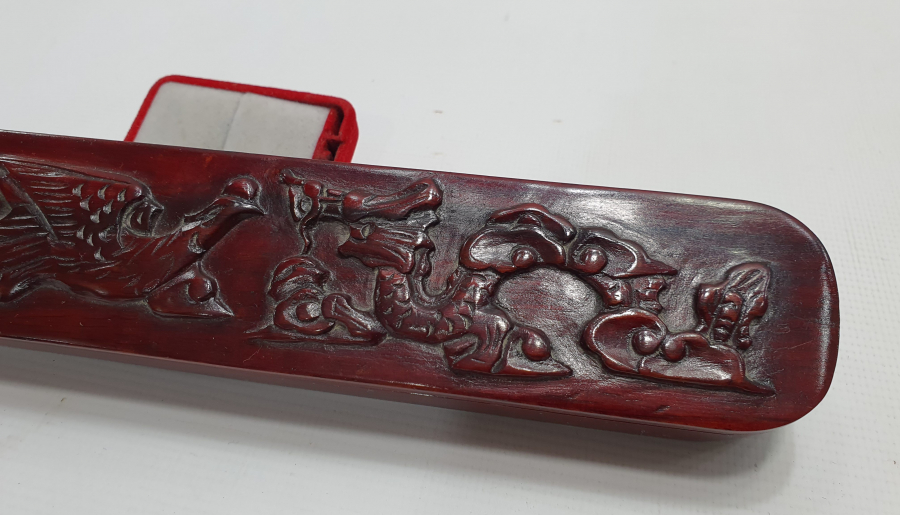 1900 BAŞLAR YEKPARE AHŞAPTAN OYMA İŞÇİLİKLİ ÇİFTLİ KALEMDAN